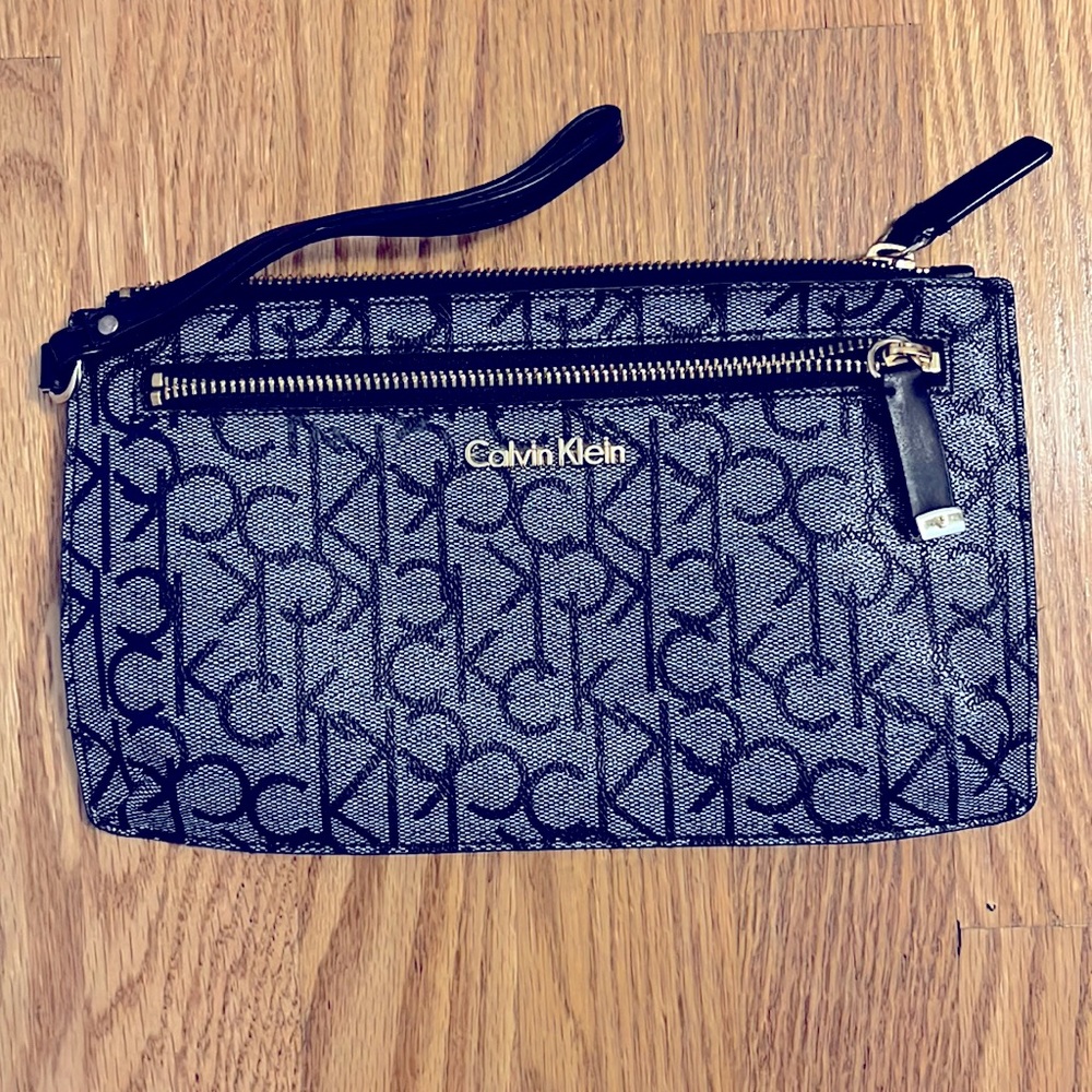 EUC Calvin Klein Wristlet Gray Black
